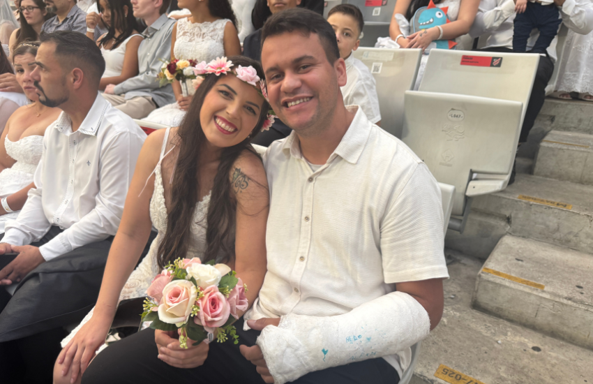 Mil casais dizem “sim” em casamento coletivo na Ligga Arena